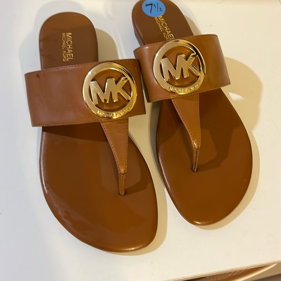 NWOT MICHAEL KORS RAQUEL LEATHER LOGO THONG FLIP FLOP SANDLE SIZE 7.5 - Picture 2 of 7